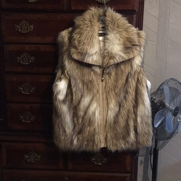 Pamela McCoy Jackets & Blazers - Stunning faux fur vest